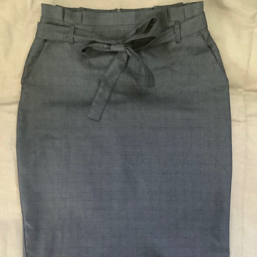 Two Banana Republic size 4 pencil skirts